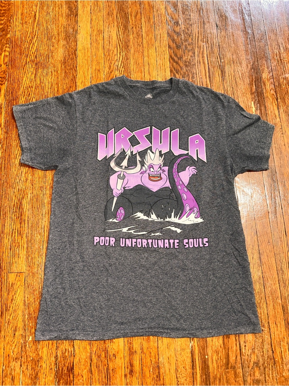 Men’s Medium Ursula Little Mermaid Heather Gray Disney Princess Graphic Shirt